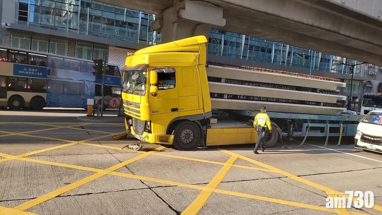 觀塘拖頭轉燈急煞 重型組件衝前撞駕駛室