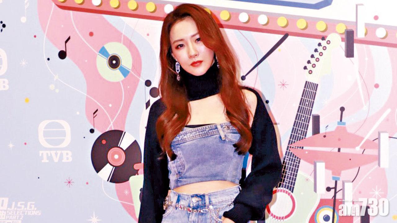 菊梓喬與狗過寂寞聖誕