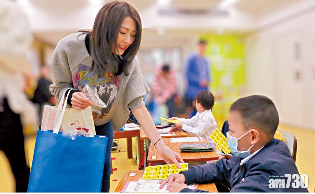 連詩雅 鍾浠文 探訪弱勢小朋友