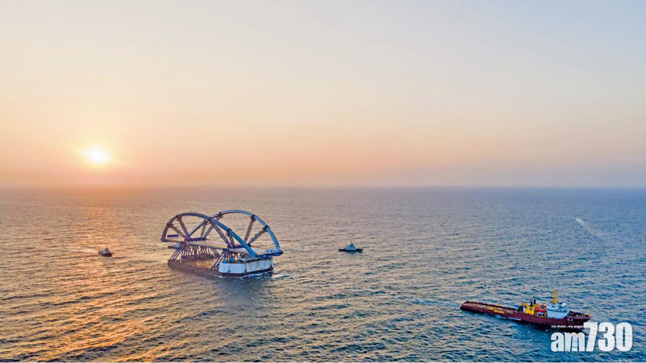 將軍澳跨灣連接路料明年竣工 預製拱鋼橋組件抵港