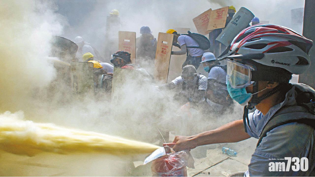 武力升級 警實彈射示威者 緬甸血腥鎮壓18死逾30傷