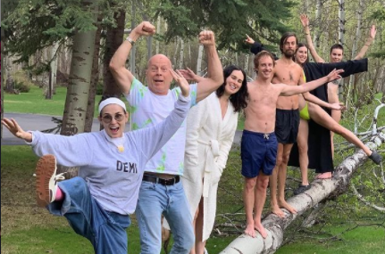 狄美摩亞為布斯韋利士慶祝66歲生日