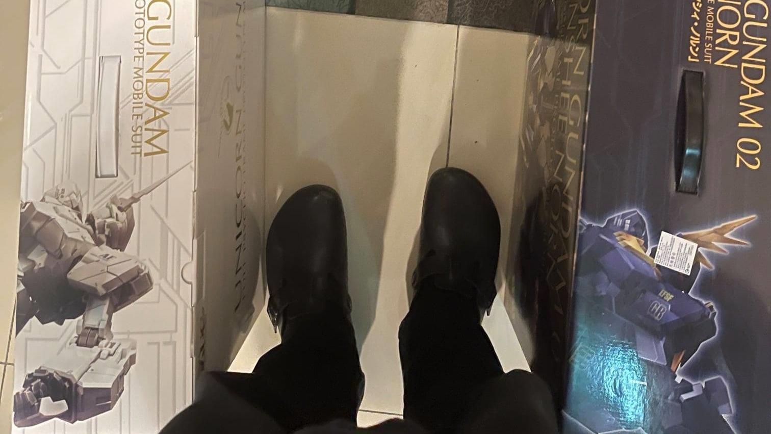 網上熱話｜無名氏寄成箱模型祝產子　精警信件温提：轉賣禮物無禮貌㗎