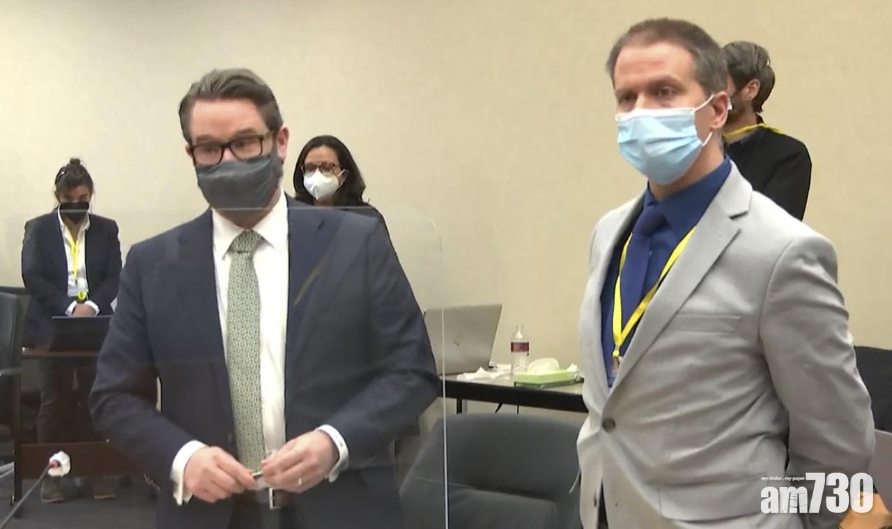 弗洛伊德案｜陪審團退庭商議