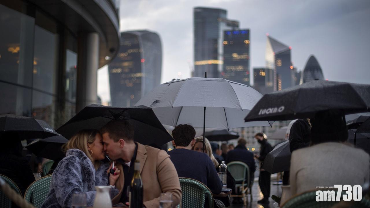 新冠疫苗｜英國擬為年逾50民眾接種第三劑