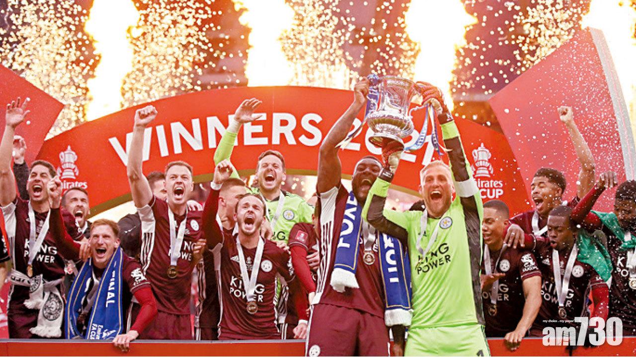 首奪英足盃 羅渣士成決賽王 李城捧盃獻已故班主