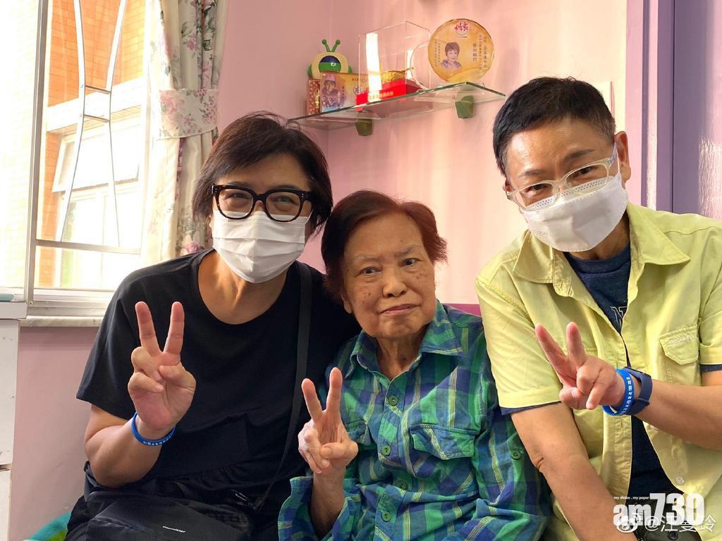 出院近一個月 余慕蓮約朋友飲茶靠步行架出入 