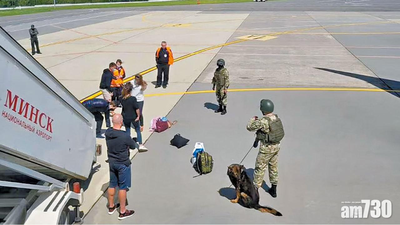 稱炸彈威脅戰機逼降客機  為拘異見記者白俄被指劫機