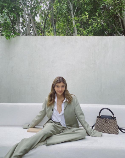 日歌手Rola網上炫富曬LV包包