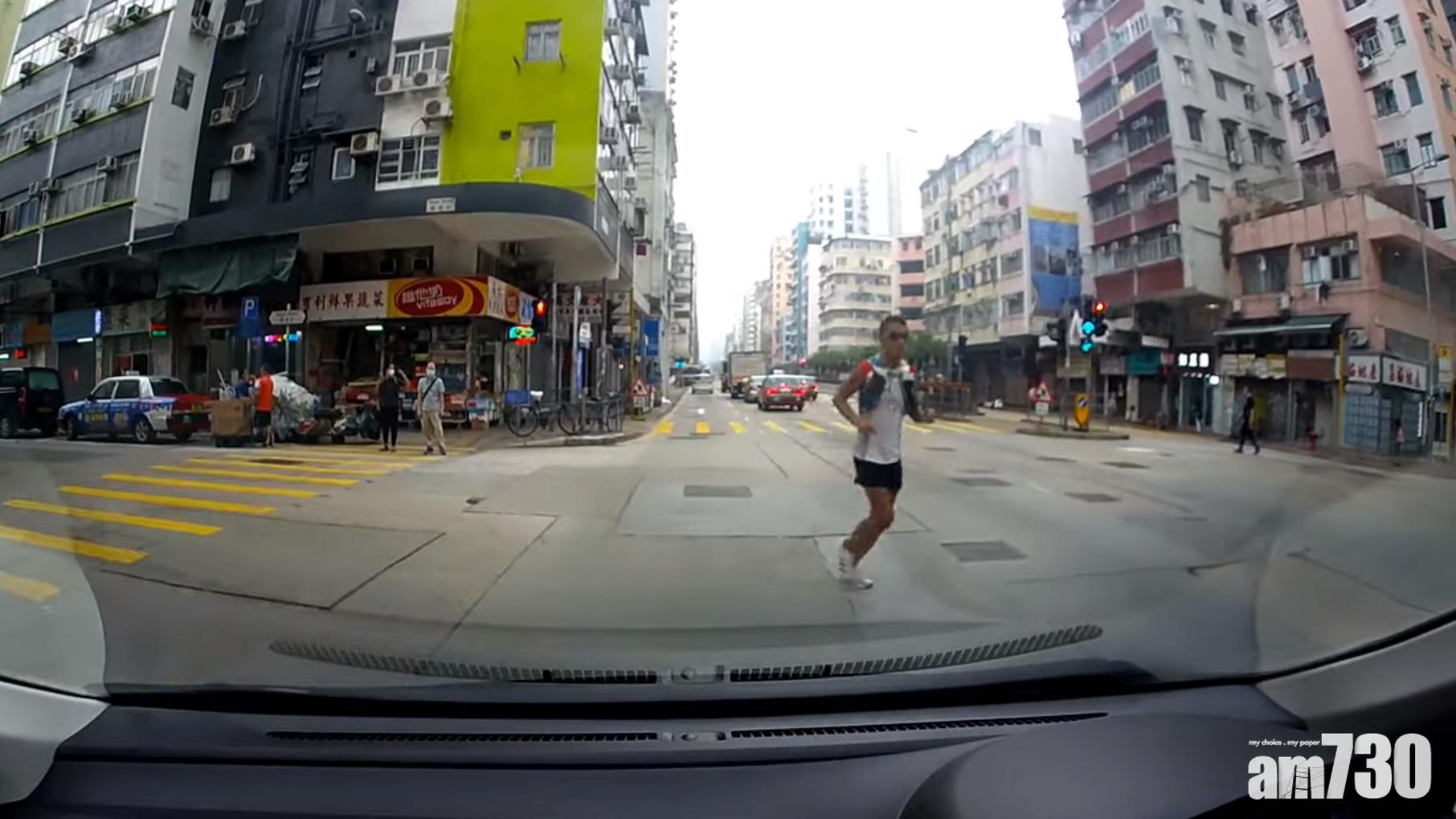 車Cam直擊｜逆線跑步險被撞　網民嘲：佢驚跑行人路撞死路人