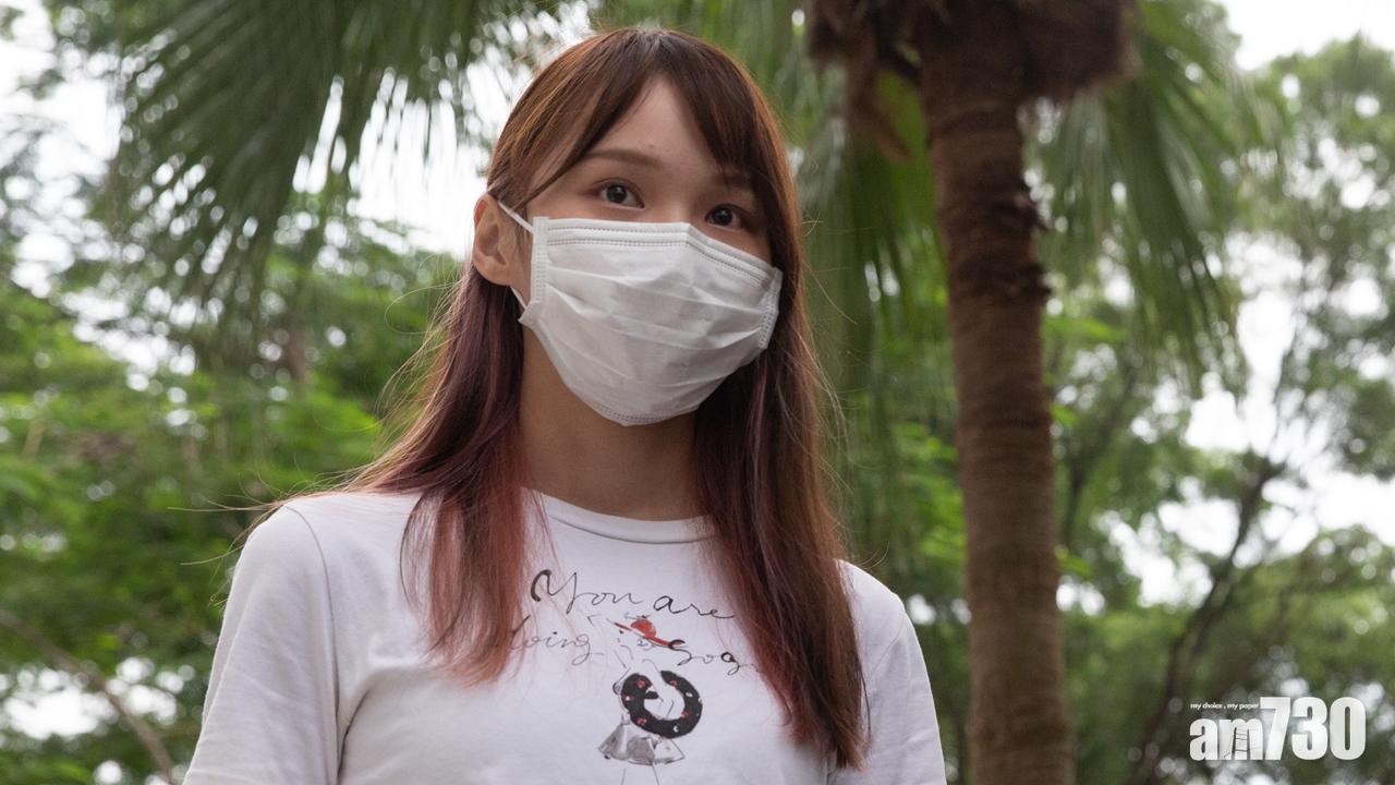 周庭今早刑滿出獄 並無發言登私家車離開