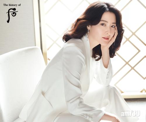 50歲李英愛繼續為LG美妝產品代言