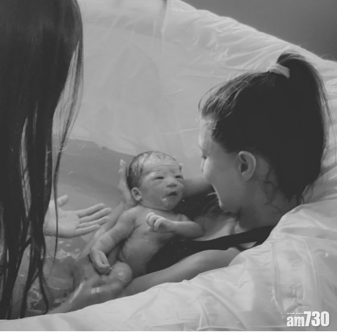 吉川日奈水中分娩第三度當媽