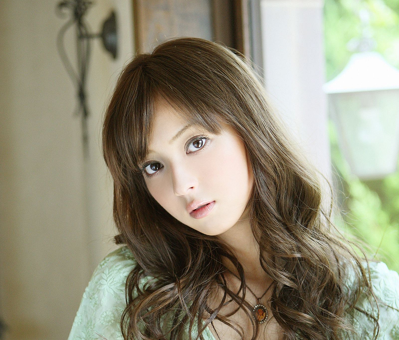 佐佐木希自爆財困