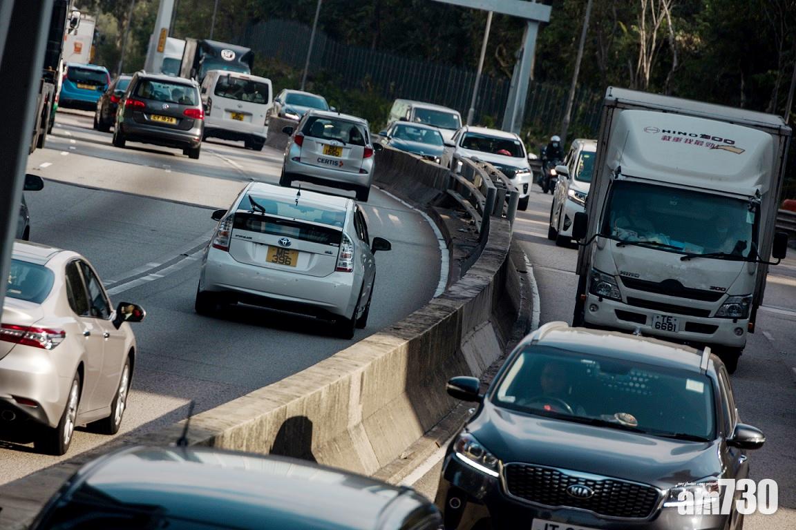網上熱話｜返工男搭的士搭上癮　稱一周3日仍平過養車好多