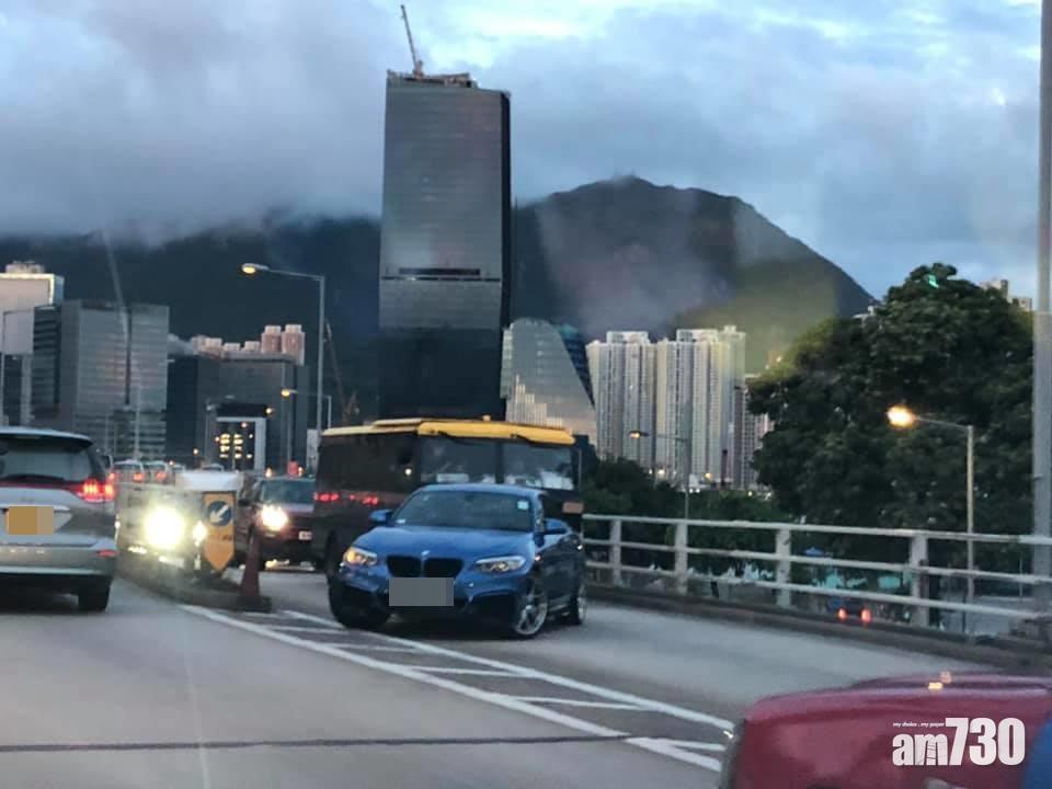 網上熱話｜私家車馬頭涌道橋面「U Turn」 網友：可能導航出錯