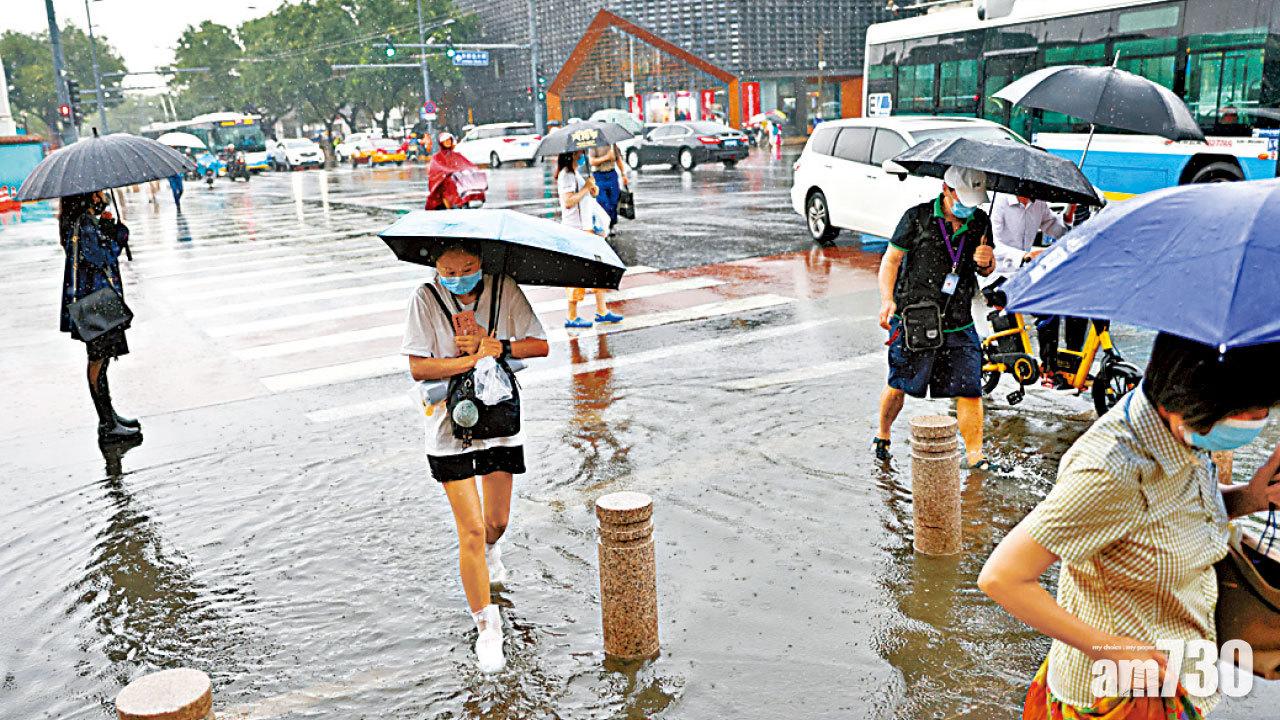 雨勢不斷 陸空交通受影響 北京暴雨 過萬人疏散