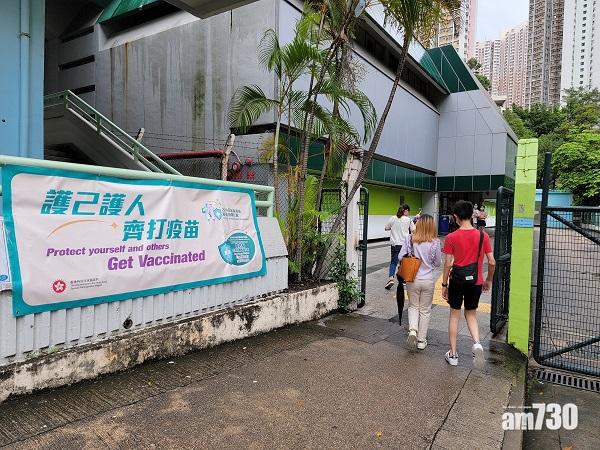 新冠疫苗｜何栢良：60歲以上長者接種率低　林志釉倡「即日籌」限額應有彈性