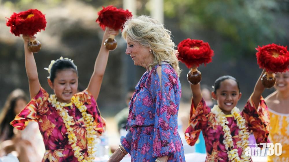 美國第一夫人夏威夷海灘踩異物要動手術