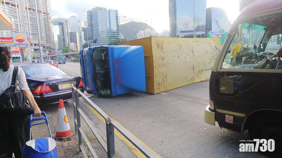 太子道東貨車翻側　司機受傷送院