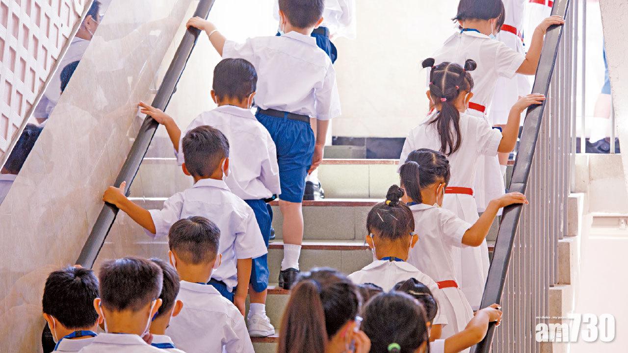 疫下小一新生自理學術能力急降 小學要教執書包上落樓梯
