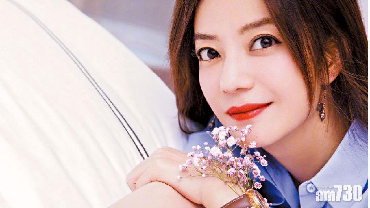 疑遭封殺傳遠走法國 趙薇突發相聲稱安好