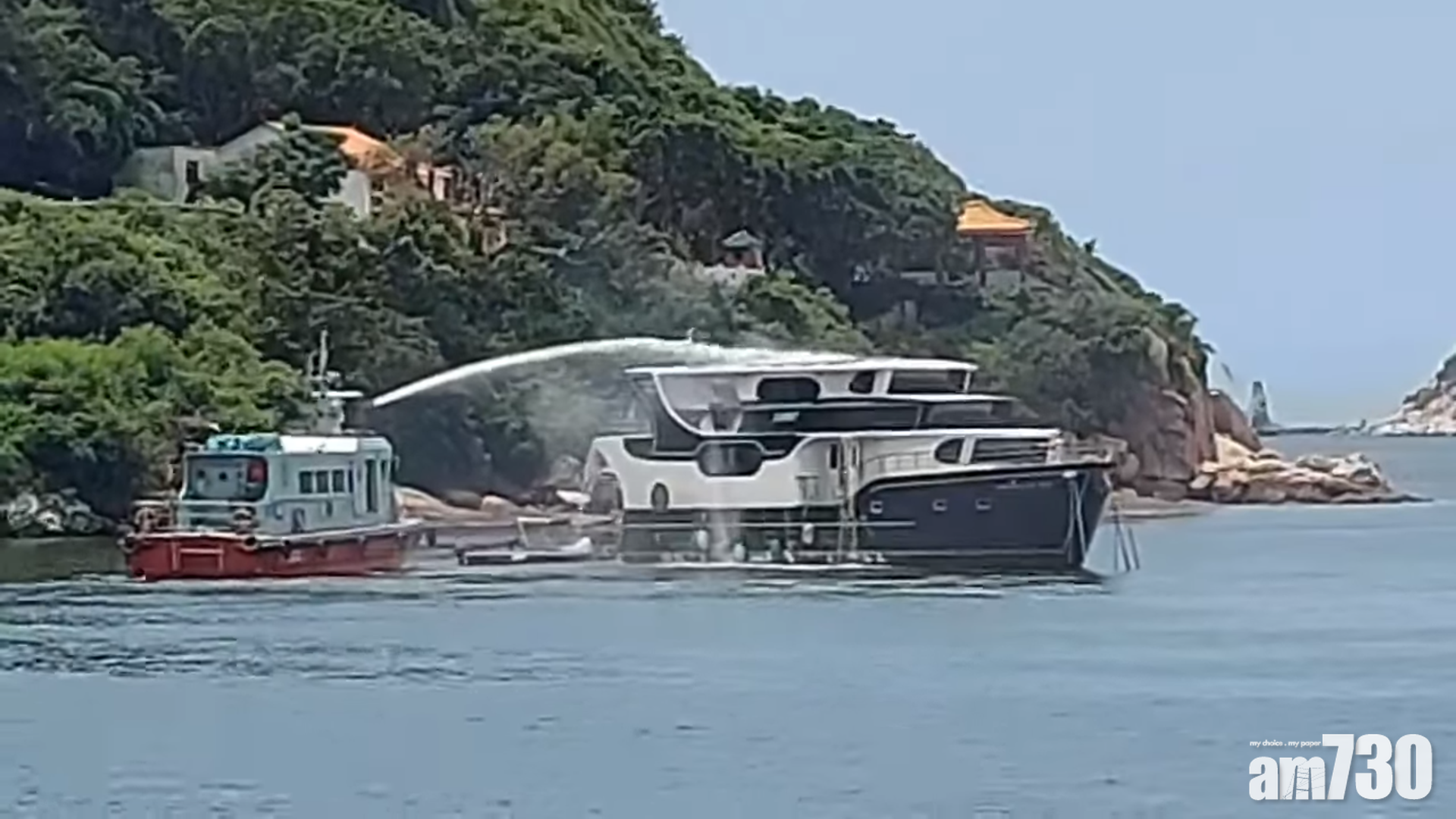 有片｜長洲避風塘有遊艇起火　疑冷氣機電線短路