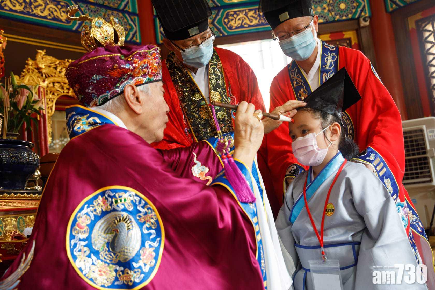 嗇色園第三度舉行「開筆禮」 140學童參與