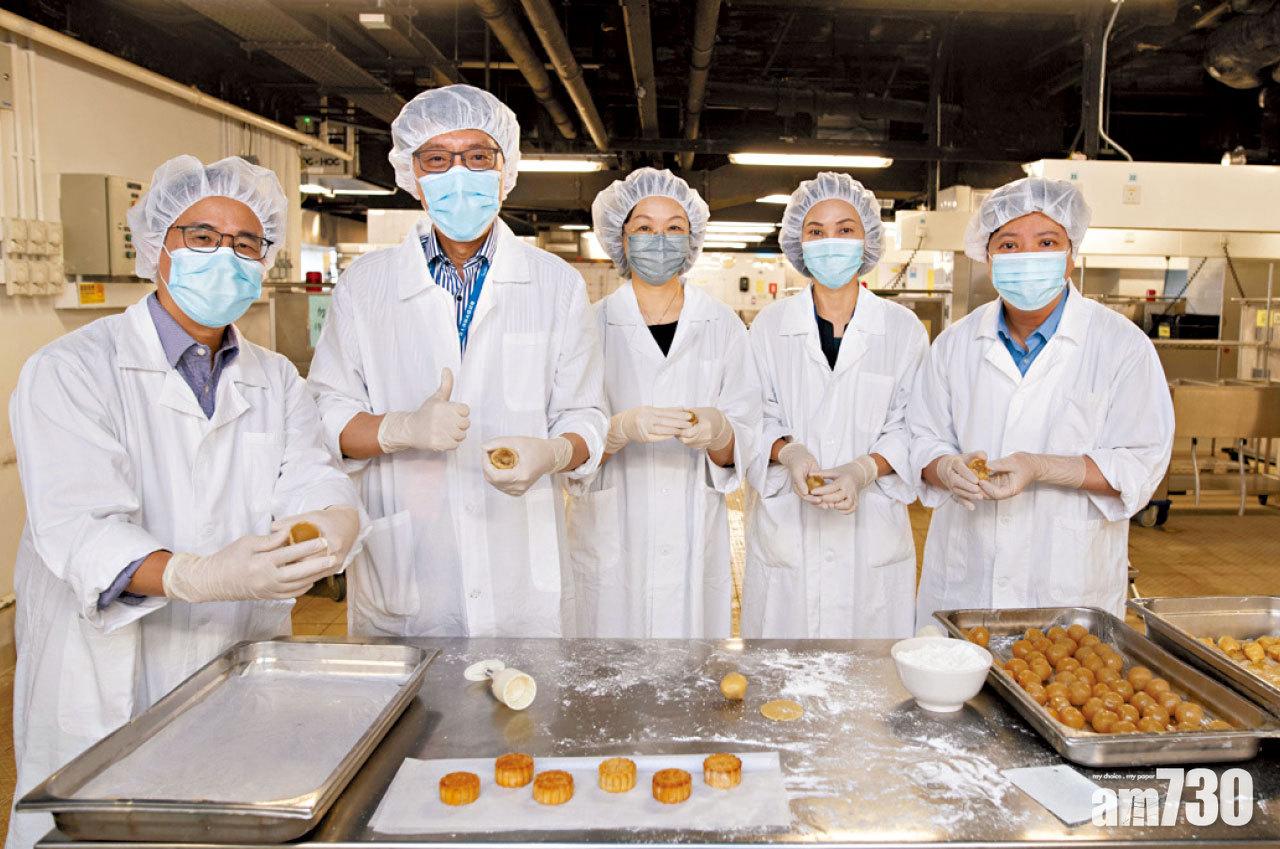 中秋佳節 葵涌醫院貼心特製健康月餅贈院友