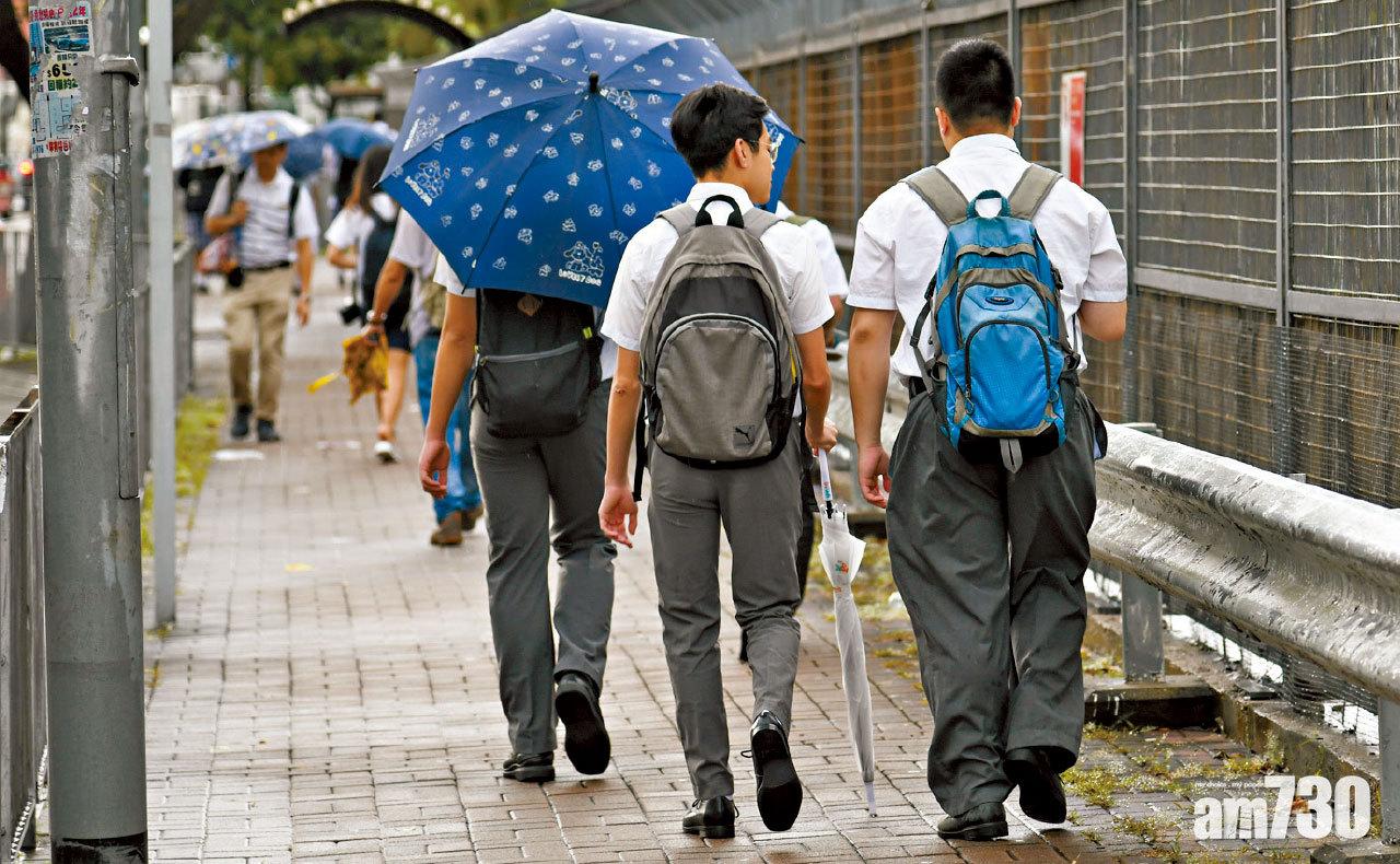 百上加斤 中小學購書費升5.3%及3.6% 僅1學校網上交功課減開支