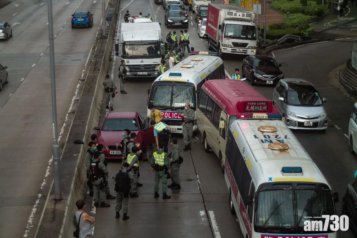 去年元朗警車連撞小巴私家車　被撞車主入稟索償
