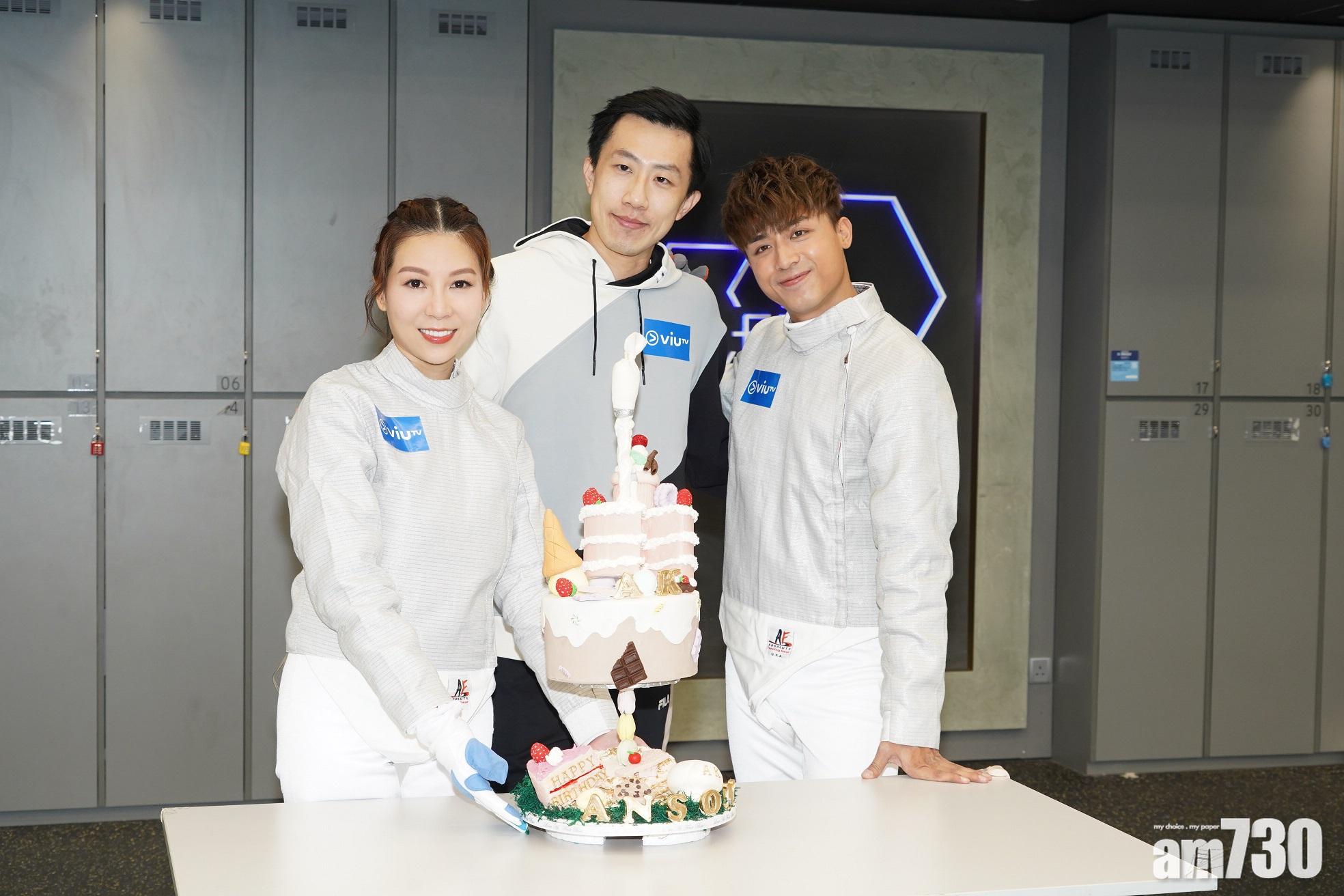 Anson Kong自評騷肌照70分  29歲生日望MIRROR明年踩上紅館