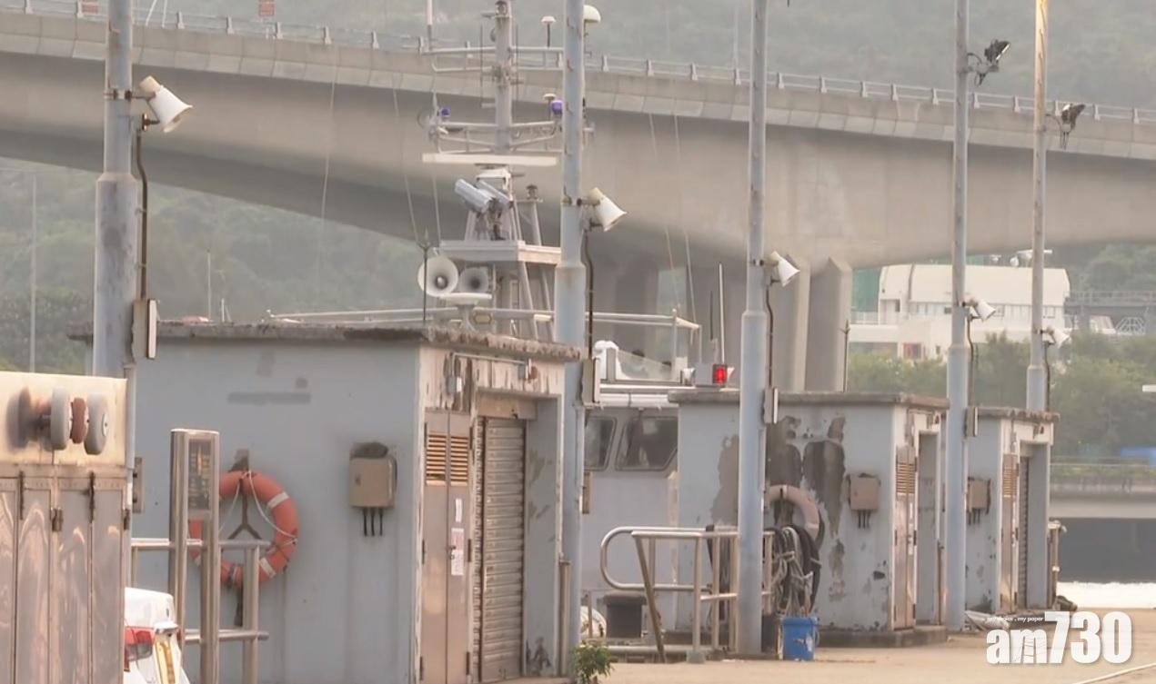 舢舨故障船家逃去　9名懷疑非法入境者滯留海上被捕