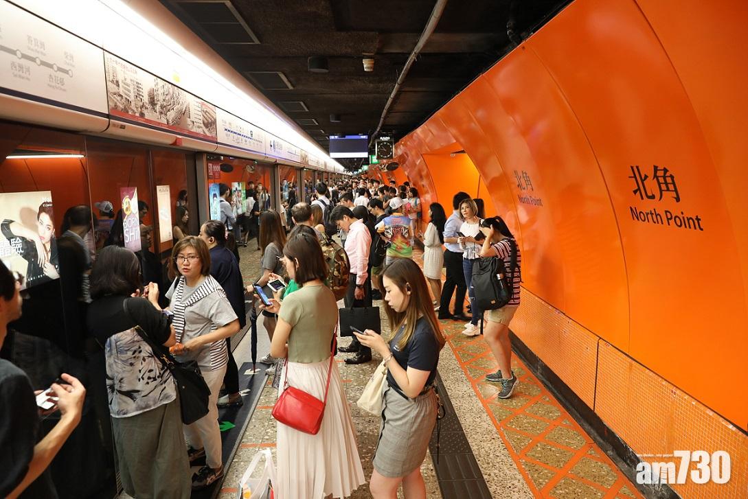 交通｜港島綫服務逐步回復正常　西灣河站一度有列車故障