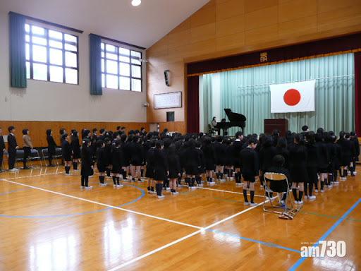 大阪高校教師唱國歌拒起立　退休不獲延任向政府索償勝訴