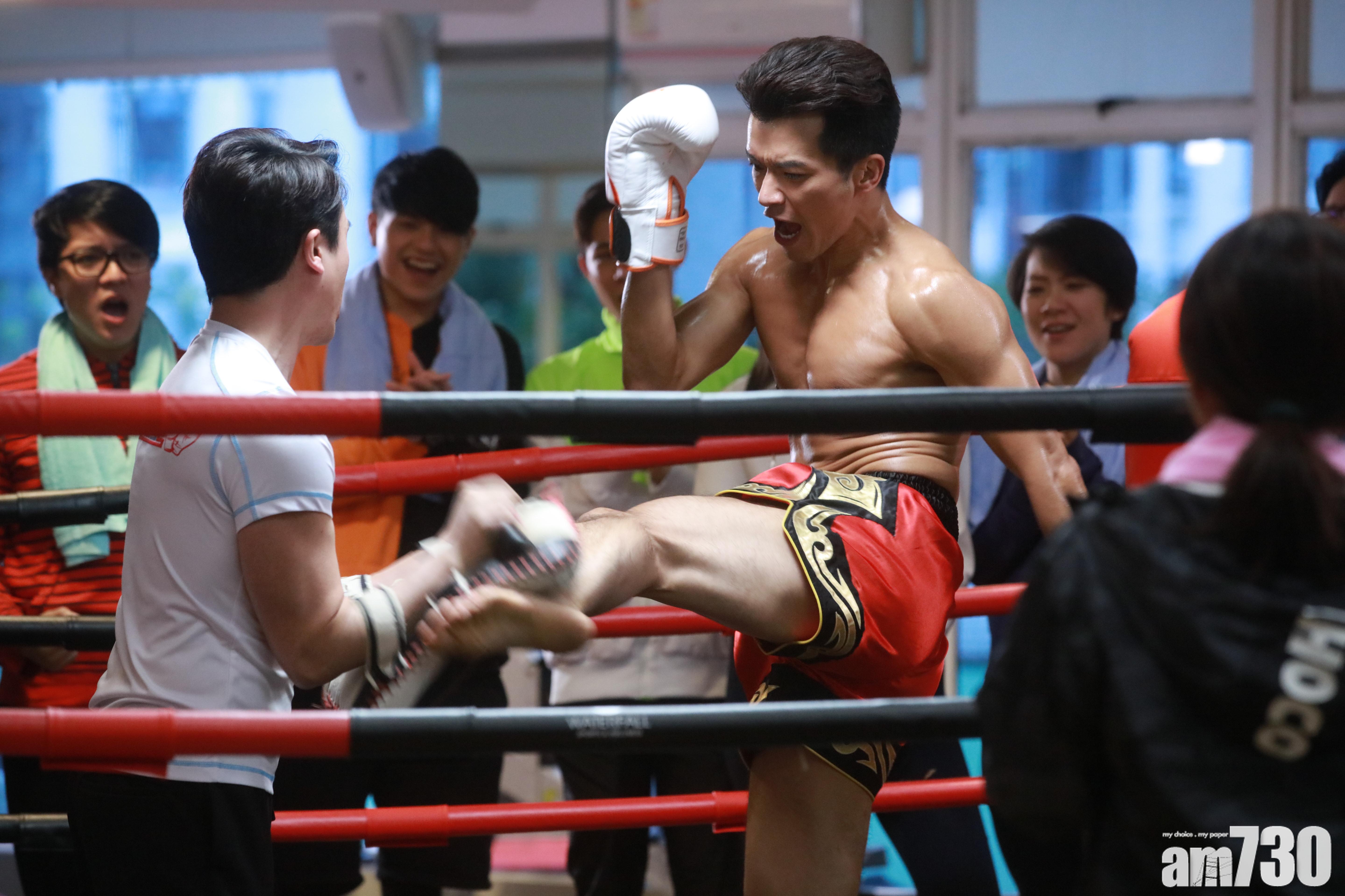 拳王｜許家傑爆肌身型勁吸睛 埋位前狂做運動谷線條