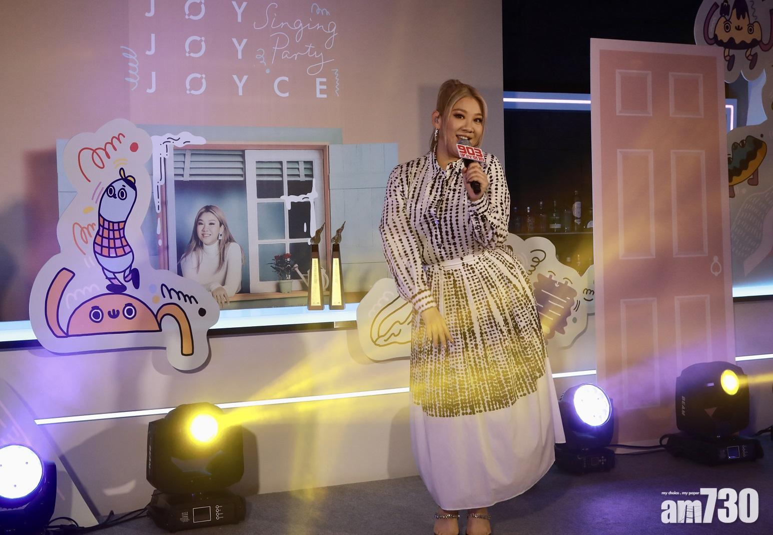 鄭欣宜新碟賣斷市 重遊成長公園街坊排隊合照