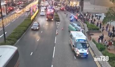 荃灣楊屋道傍晚有專線小巴翻側