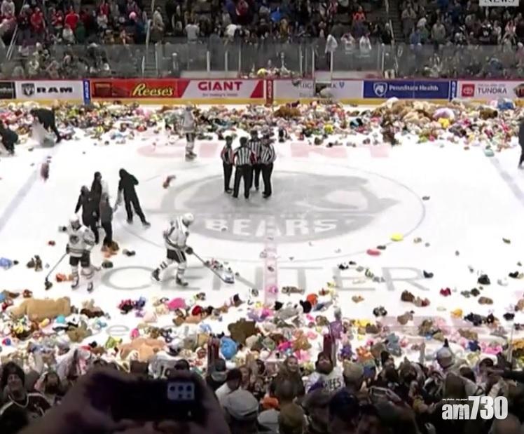 有片｜曲棍球隊一入波  球迷即狂掟啤啤熊  搞邊科？ 