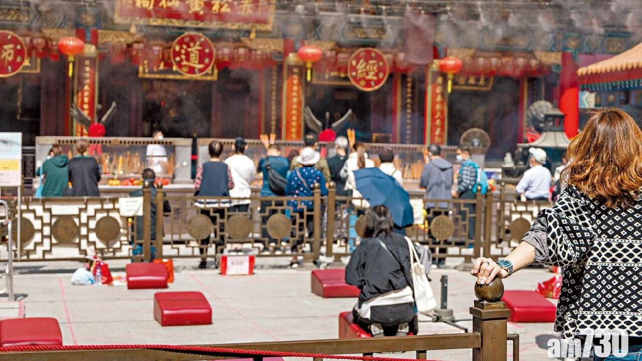 黃大仙祠年廿九晚9時開放，料2至4萬人次入園上「頭炷香」。(資料圖片)