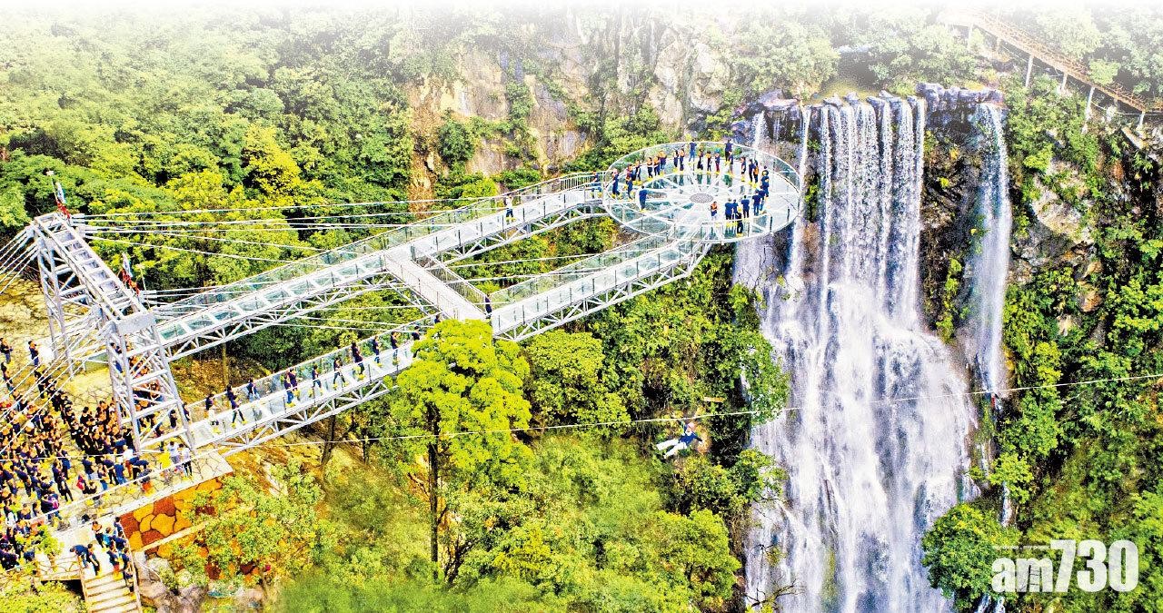 清遠世界之最 玻璃吊橋「碎裂」玩膽？