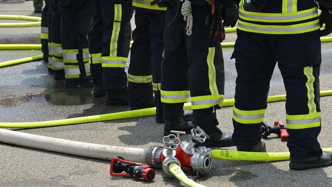 韓國大樓大火狂燒30名住戶全逃出　原因竟是住戶煲湯時瞓着引發Gas氣爆(有片)