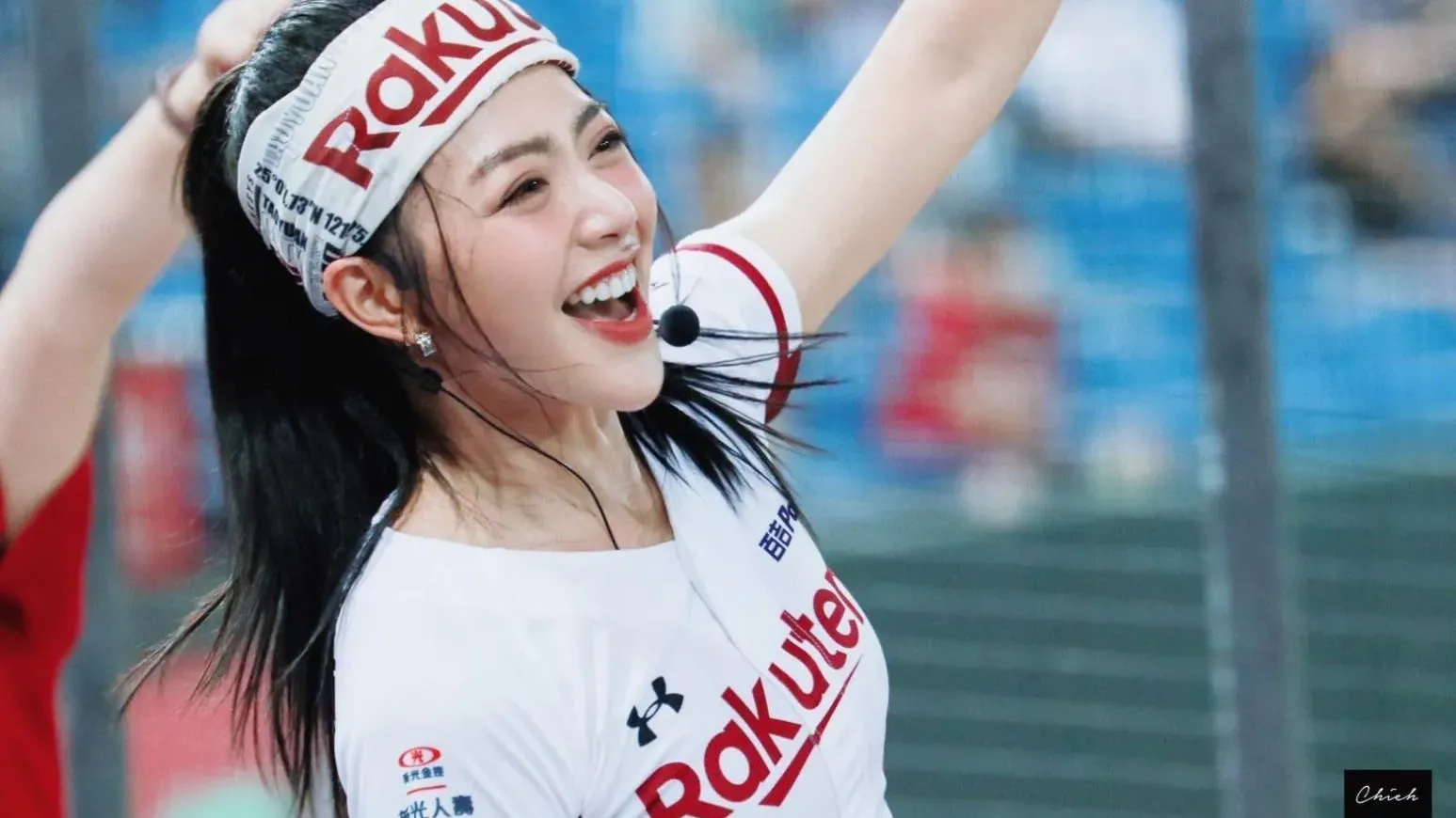 啦啦隊女神宋城希車禍！安全氣囊全爆、險飛出車外…超驚嚇畫面曝光