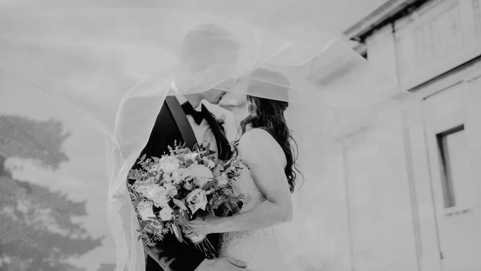 準新郎宣布喜訊時突滑倒割斷頸動脈身亡 賓客目睹意外崩潰