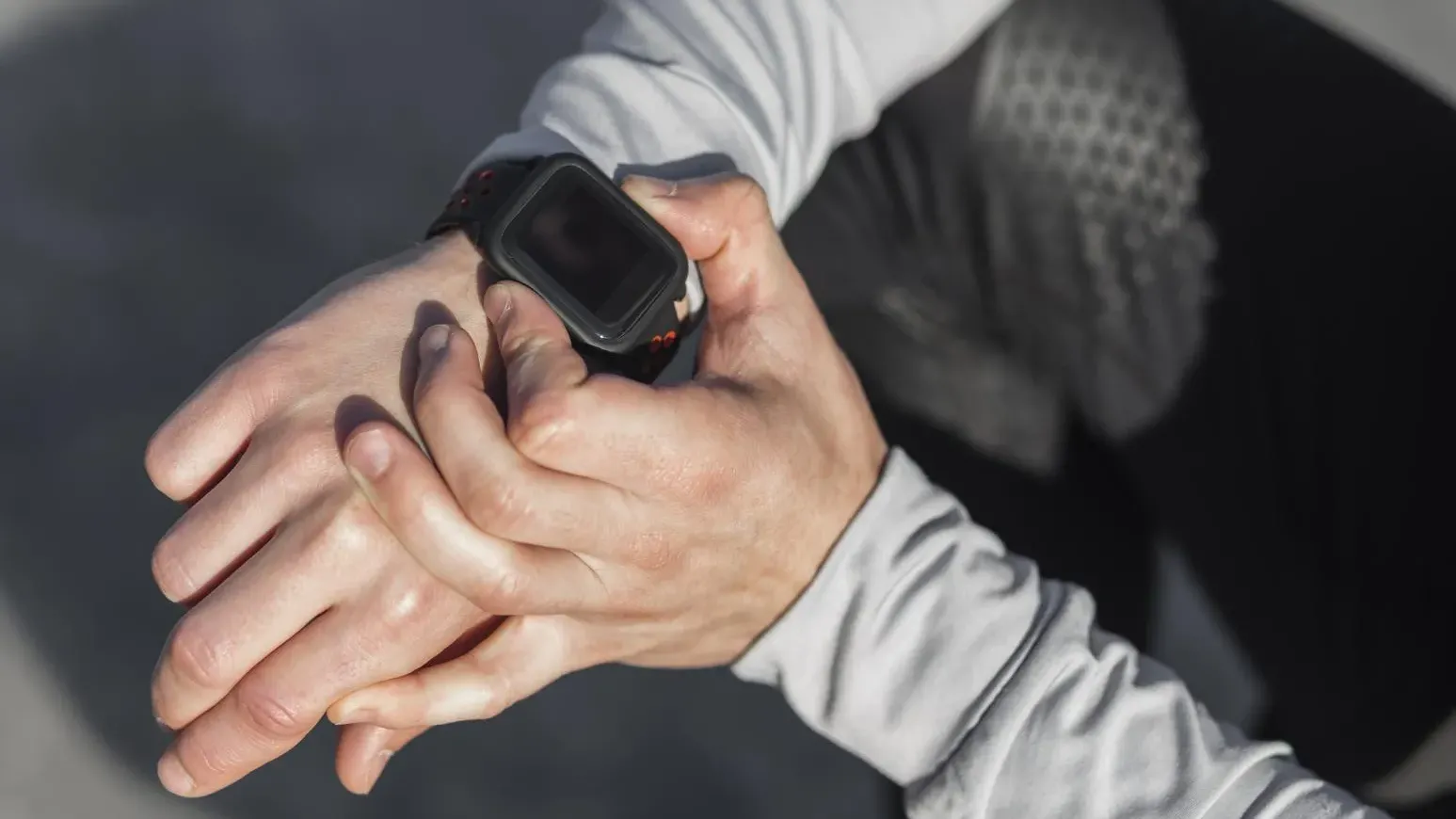 英國男子勒死妻子扮喊報警　「智慧手錶」一數值成犯案鐵證