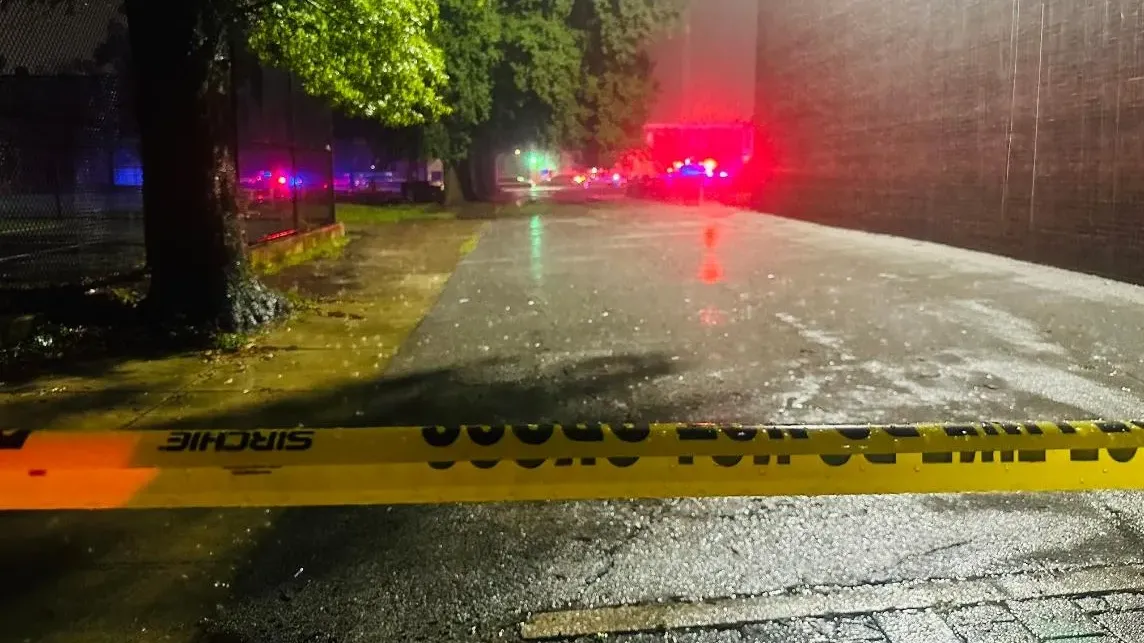 美國巴爾的摩爆發大規模槍戰　現場1死7傷滿地槍枝