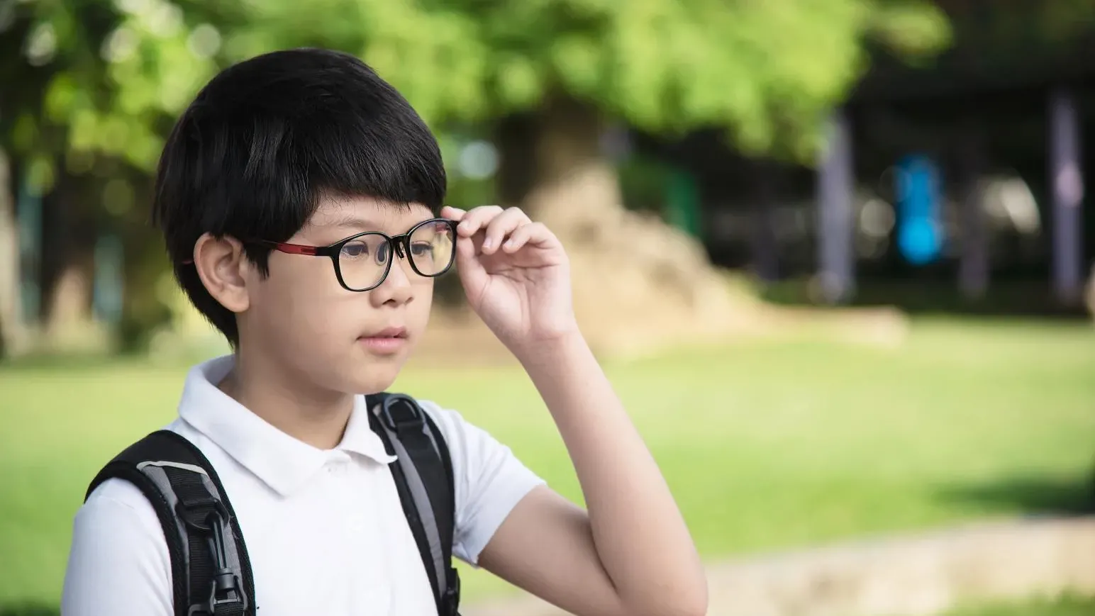 內地男孩為睇黑板同時戴兩副眼鏡　近視急劇加深下場超慘（示意圖，資料來源︰Freepik）