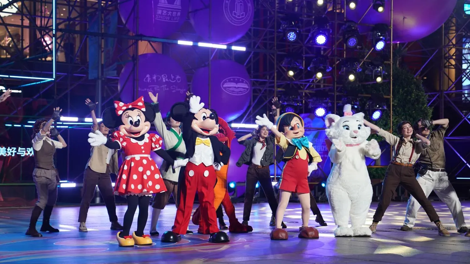 上海迪士尼打擊黃牛　身分證實名購票一天只能買一張