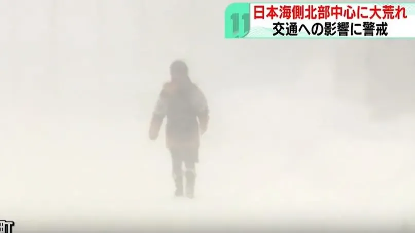 北海道暴雪壟罩能見度幾乎為零　居民「5點半起床除雪」叫苦連天