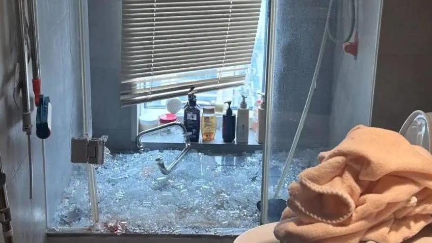 內地女沖涼後推玻璃門突然自爆　瞬間被切斷手筋血流不止